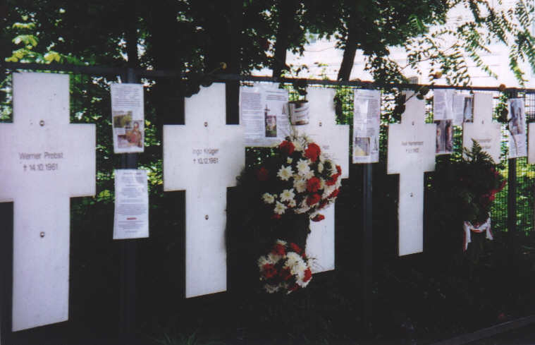 Die Maueropfer-fotografiert im juni 2001