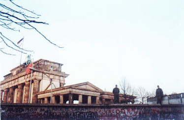 Grenzsoldaten auf der Mauer